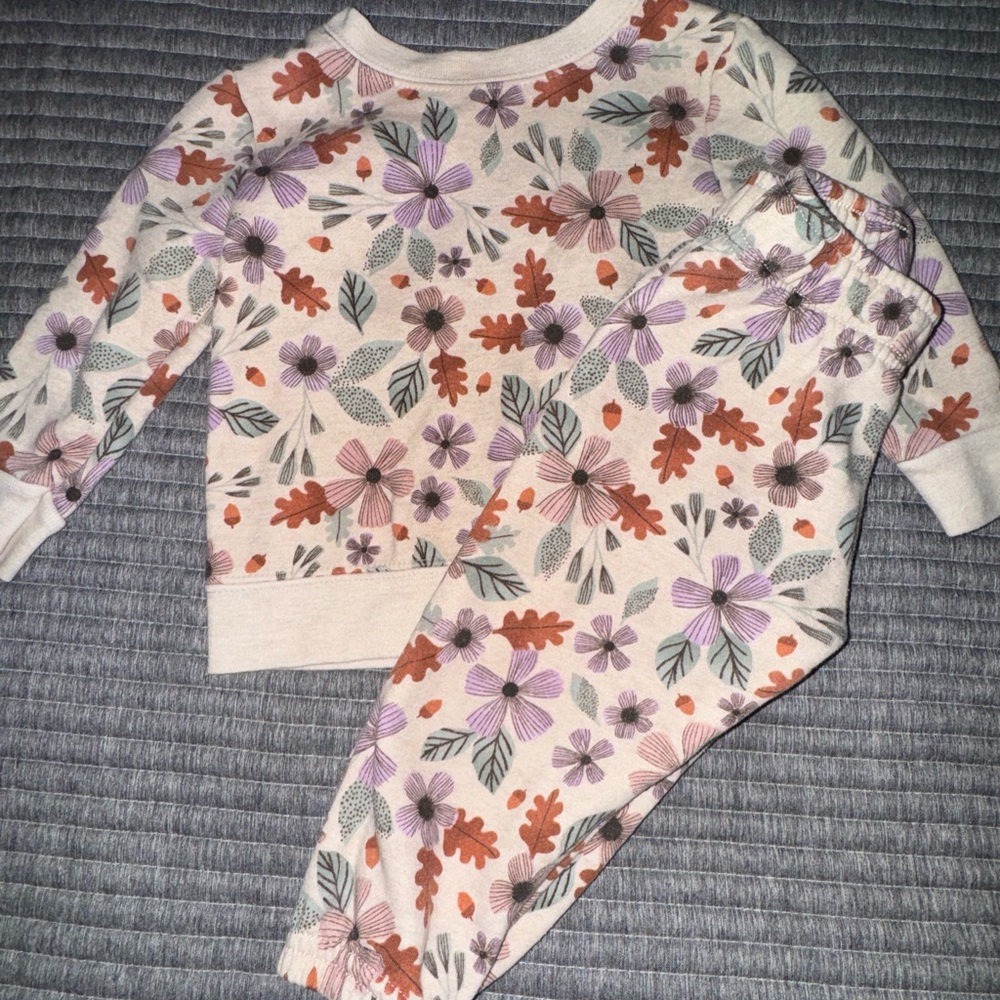 2 sweatsuit sets